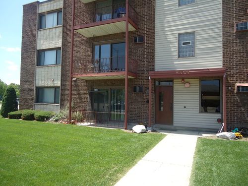 apt-1c-5724 111th St, Chicago Ridge, IL, 60415-2400 | Card Image