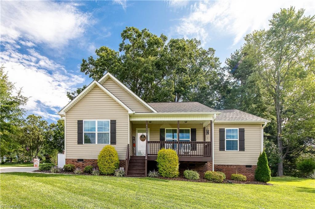 Briarcliff Rd, Thomasville, NC 27360