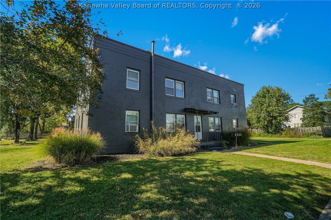 653 10Th St, Saint Albans, WV 25177