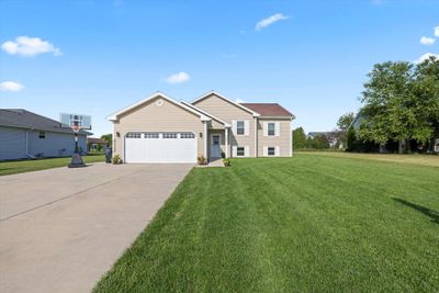 127 Amanda Ct, House other with 4 bedrooms, 3 bathrooms and null parking in Mukwonago WI | Image 2