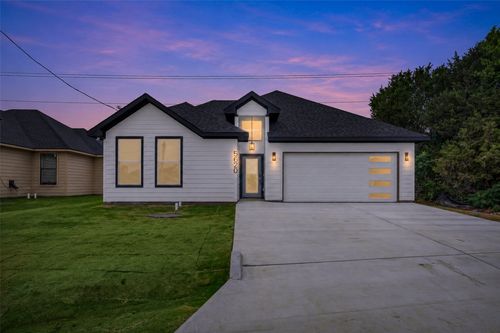 5620 Van Horn Dr, Granbury, TX, 76048-6550 | Card Image