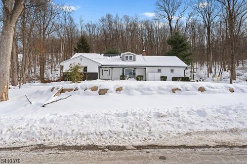 16 Mott Dr, Vernon, NJ, 07462-3131 | Card Image