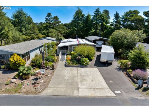 673-1601 Rhododendron Dr, Florence, OR, 97439-9307 | Card Image