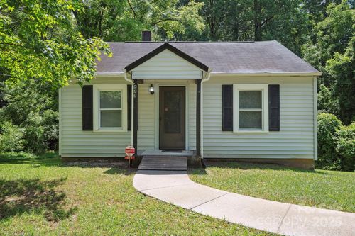 672 Old Salisbury Rd, Statesville, NC, 28677-6218 | Card Image