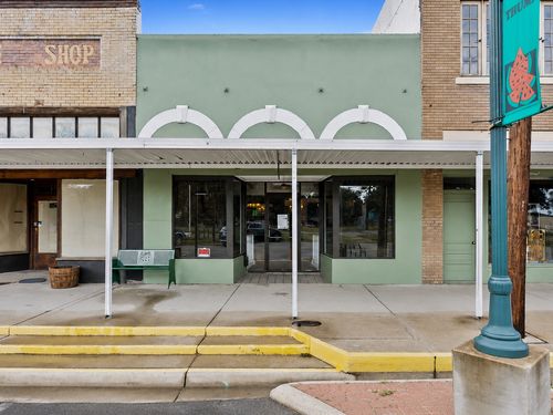 521 E Davis Street, Luling, TX, 78648 | Card Image