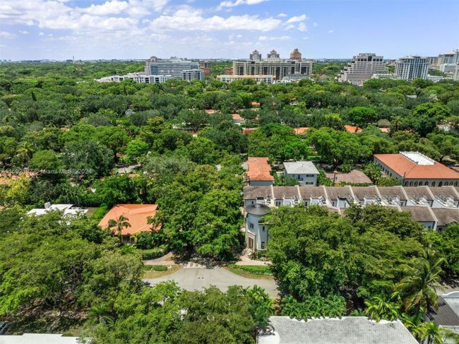 649 Santander Ave, Townhouse with 3 bedrooms, 3 bathrooms and null parking in Coral Gables FL | Image 24