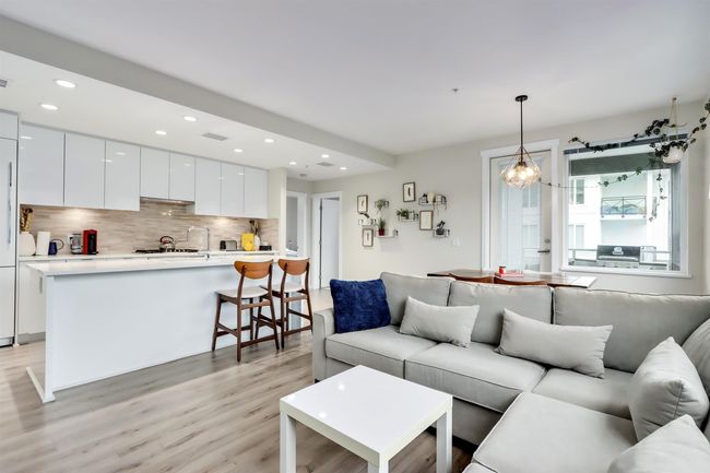 327 - 9233 Odlin Rd, Condo with 3 bedrooms, 2 bathrooms and 2 parking in Richmond BC | Image 4