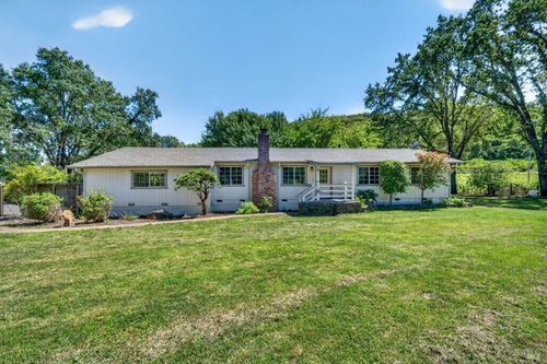 810 Mcnab Ranch Rd, Ukiah, CA, 95482-8856 | Card Image