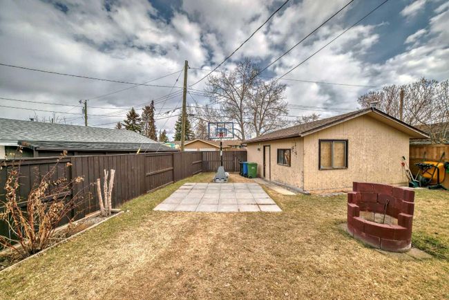 1328 Pennsburg Road Se, Home with 3 bedrooms, 2 bathrooms and 4 parking in Calgary AB | Image 41