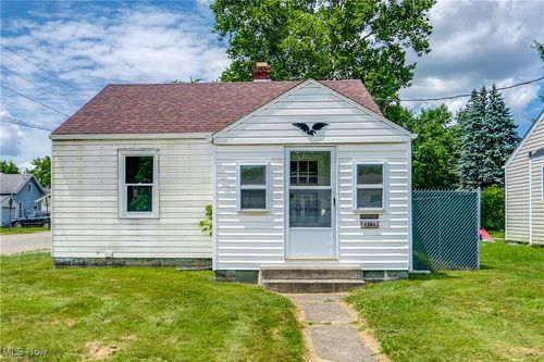 1901 Root Ave Ne, Canton, OH, 44705-2241 | Card Image