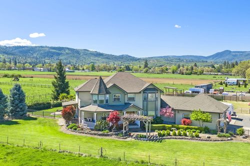 826 Oak Grove Rd, Medford, OR, 97501-2138 | Card Image