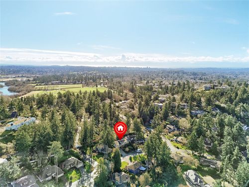 4381 Parkwood Terr, Saanich, BC, V8X5B4 | Card Image