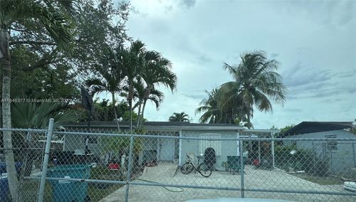 14200 Madison St, Miami, FL, 33176-6328 | Card Image