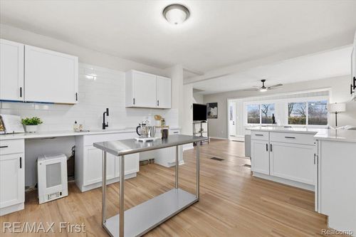 20675 Van Antwerp Street, Harper Woods, MI, 48225 | Card Image