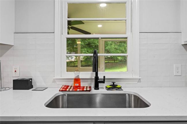 1326 Stella Cir Sw, House other with 3 bedrooms, 2 bathrooms and 3 parking in Smyrna GA | Image 13