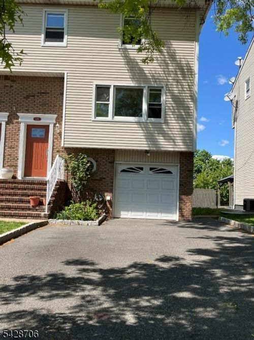 17 Garden Dr, Elmwood Park, NJ, 07407-1026 | Card Image