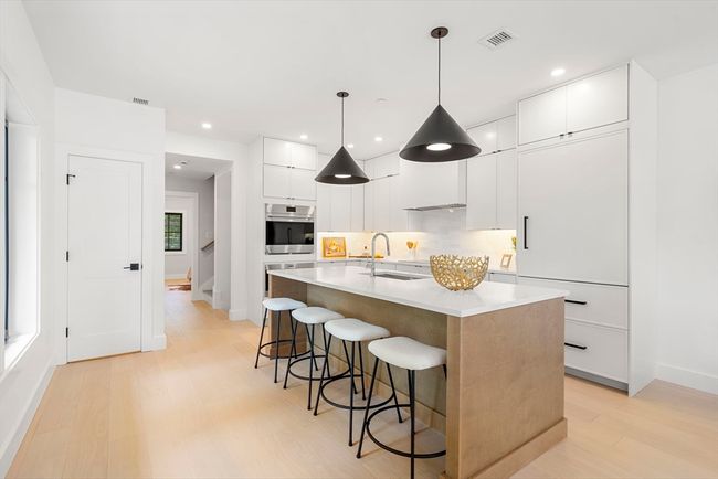 5 - 145 Warren St, Condo with 2 bedrooms, 3 bathrooms and null parking in Newton MA | Image 4