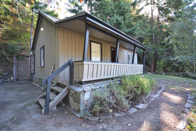 12912 Madeira Park Road, House other with 2 bedrooms, 1 bathrooms and null parking in Madeira Park BC | Image 4