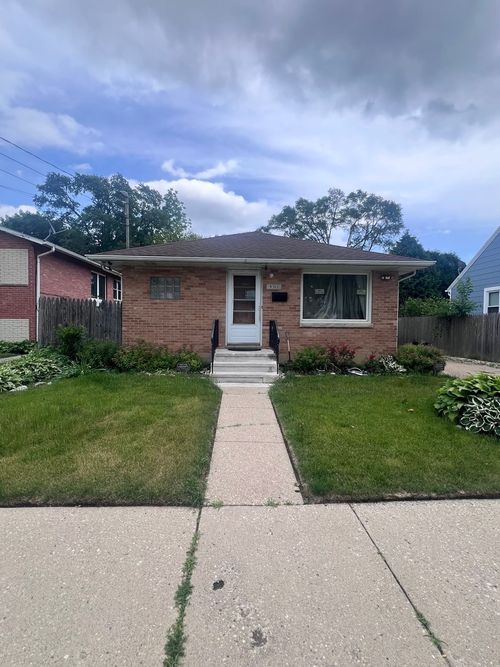 801 Indiana Ave, Waukegan, IL, 60085-2612 | Card Image