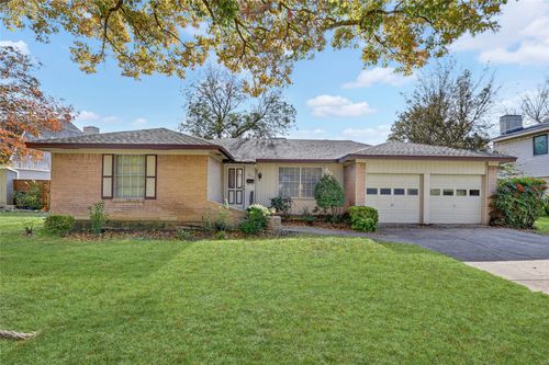 12118 Ridgefair Pl, Farmers Branch, TX, 75234-7804 | Card Image