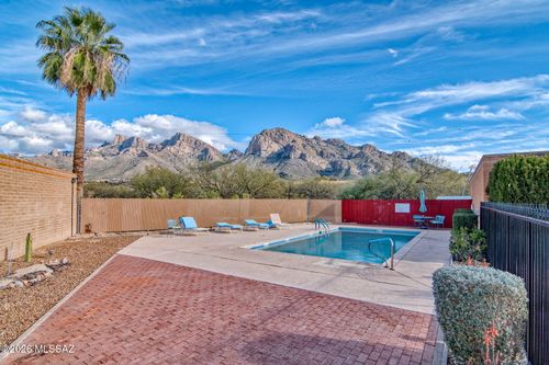 10075 N Oro Pl, Oro Valley, AZ, 85737-7623 | Card Image