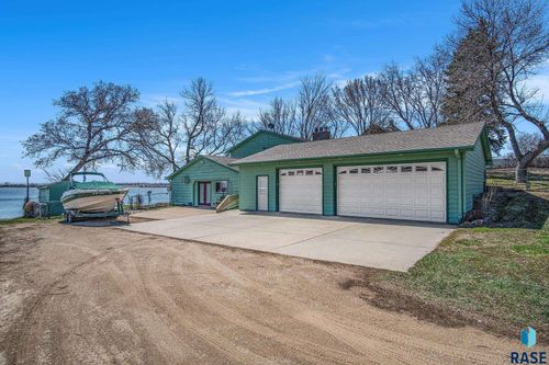 6111 Dakota Ave, Madison, SD, 57042-7320 | Card Image
