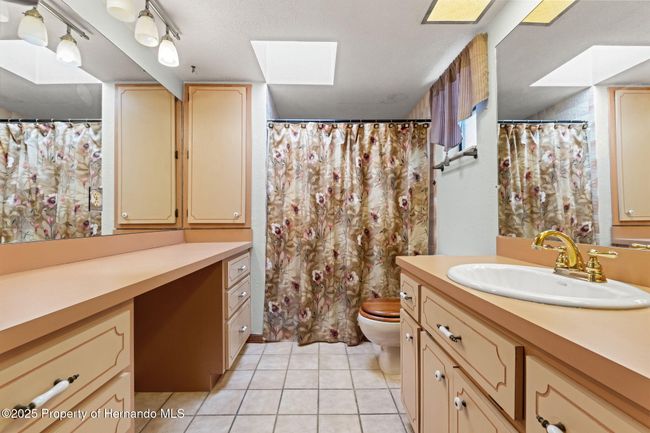 Primary Bathroom | Image 11