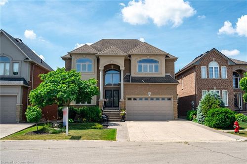 44 Parkmanor Dr, Stoney Creek, ON, L8E5L2 | Card Image