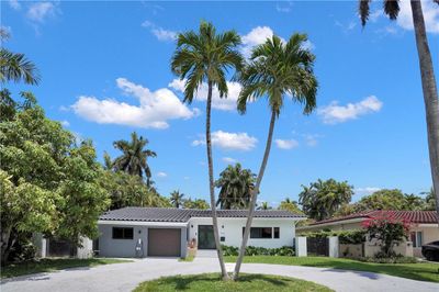 7531 Center Bay Dr, House other with 4 bedrooms, 3 bathrooms and null parking in North Bay Village FL | Image 2