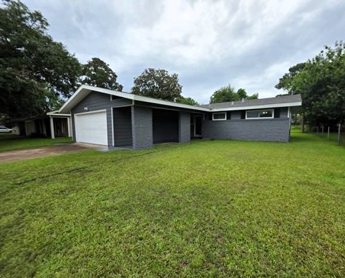 870 Carolina Dr, Bridge City, TX, 77611-2310 | Card Image