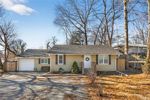 36 N Ridge Ave, Liberty, MO, 64068-1444 | Card Image