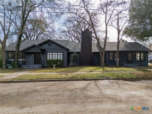 607 E 12th St, Cameron, TX, 76520-2761 | Card Image