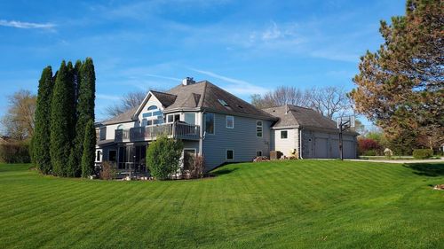 8404 S 68th Street, Franklin, WI, 53132 | Card Image