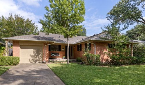 9226 Livenshire Dr, Dallas, TX, 75238-2823 | Card Image