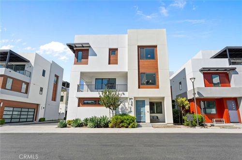 143 Waypoint, Tustin, CA, 92782-3757 | Card Image