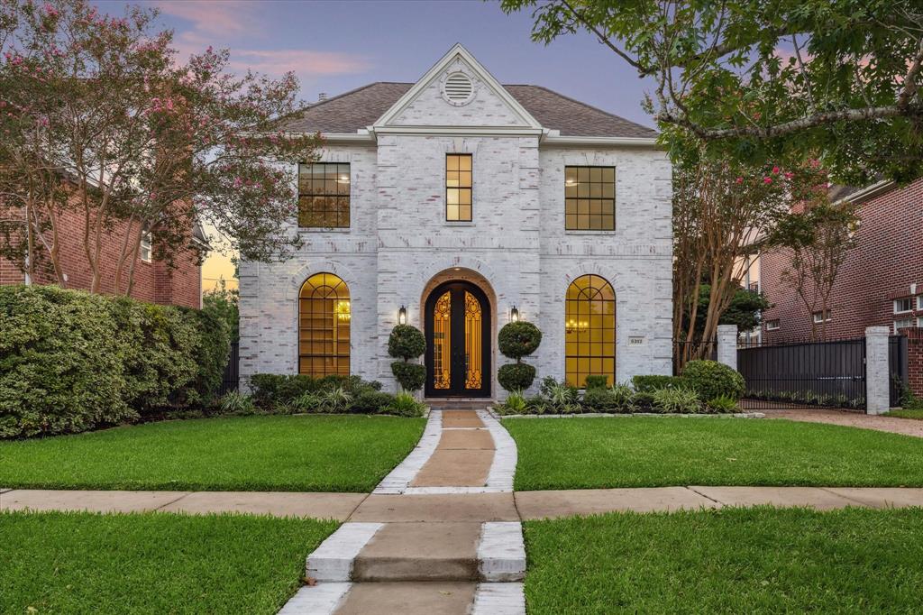 Aspen St, Bellaire, TX 77401
