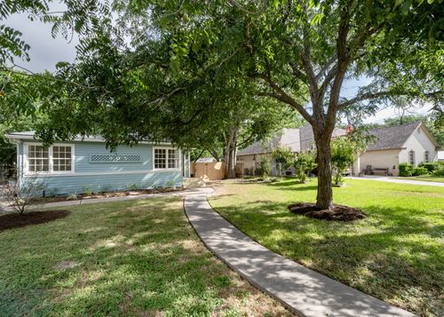 805 Maple St, Lockhart, TX, 78644-2547 | Card Image