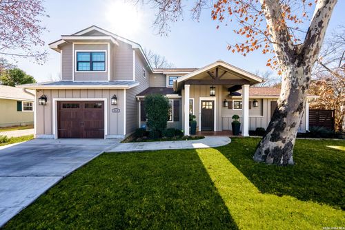 313 James St, Boerne, TX, 78006-2305 | Card Image