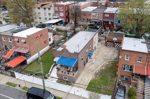 1021 213th St, Bronx, NY, 10469-1302 | Card Image