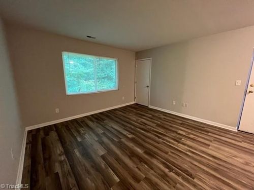 apt-15-1100 Crescent Dr, Reidsville, NC, 27320-5563 | Card Image