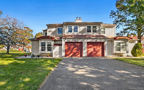 19 Hancock Ct, Coram, NY, 11727-1660 | Card Image