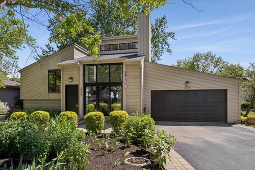 2929 Northcreek Dr, Woodridge, IL, 60517-4515 | Card Image