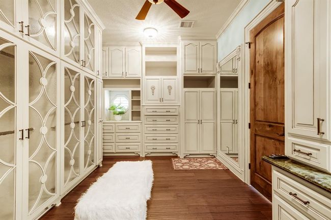 Primary Mrs. Closet | Image 31