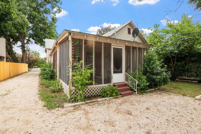 514 W Austin St, Home with 2 bedrooms, 2 bathrooms and null parking in Fredericksburg TX | Image 17