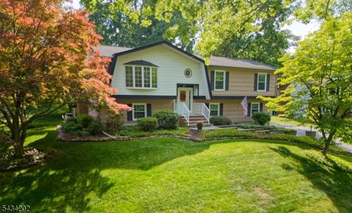8 Edward Cir, Montville, NJ, 07045-9709 | Card Image