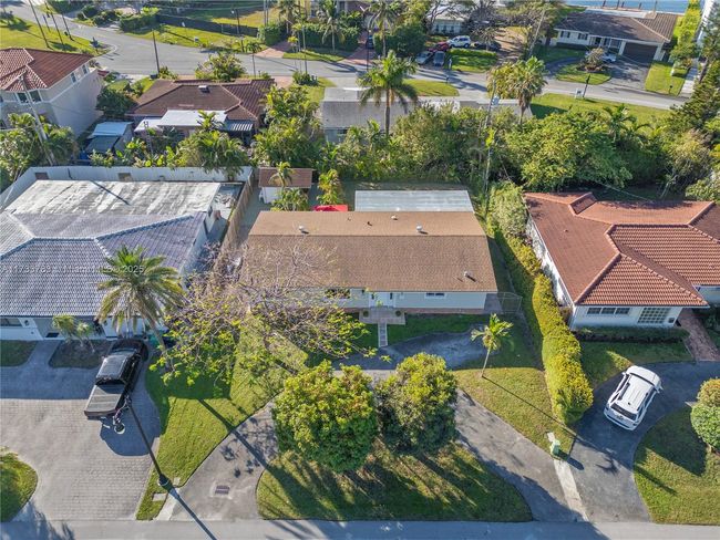 300 187 Th St, House other with 3 bedrooms, 2 bathrooms and null parking in Sunny Isles Beach FL | Image 39
