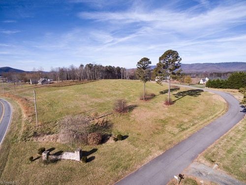 2 Laurelwood Rd, State Road, NC, 28676 | Card Image