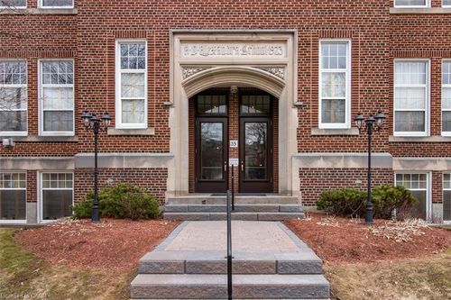103-35 Alexandra Ave, Waterloo, ON, N2L1L4 | Card Image