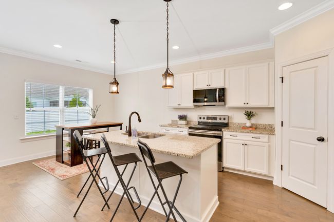 Addtional sitting space in island! | Image 12