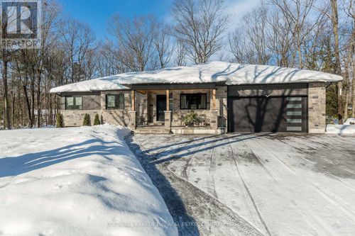 34 Oakwood Ave, Tiny, ON, L9M0J2 | Card Image